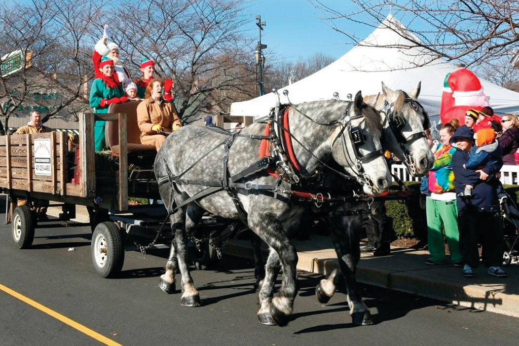 Santa Arrives At Garden City Saturday Cranston Herald