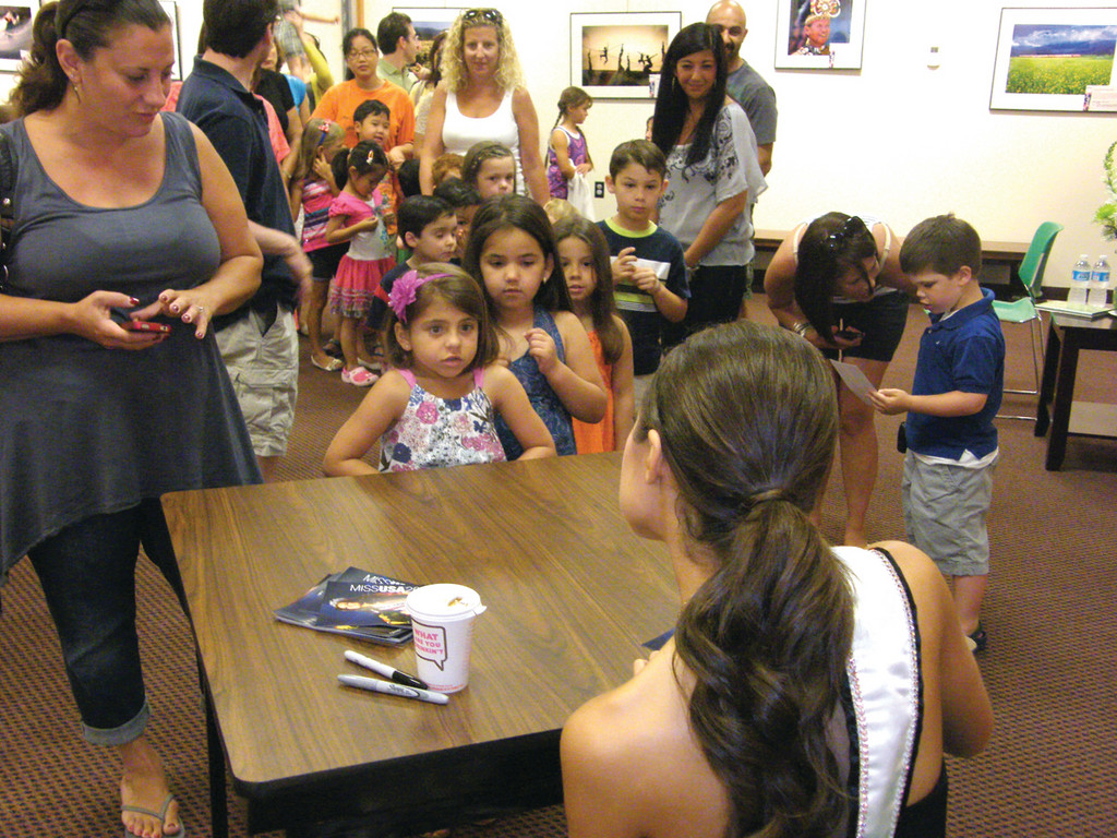 CAN I HAVE YOUR AUTOGRAPH? A line of youngsters (and their eager parents) wait to get Miss USA Olivia Culpo’s autograph.