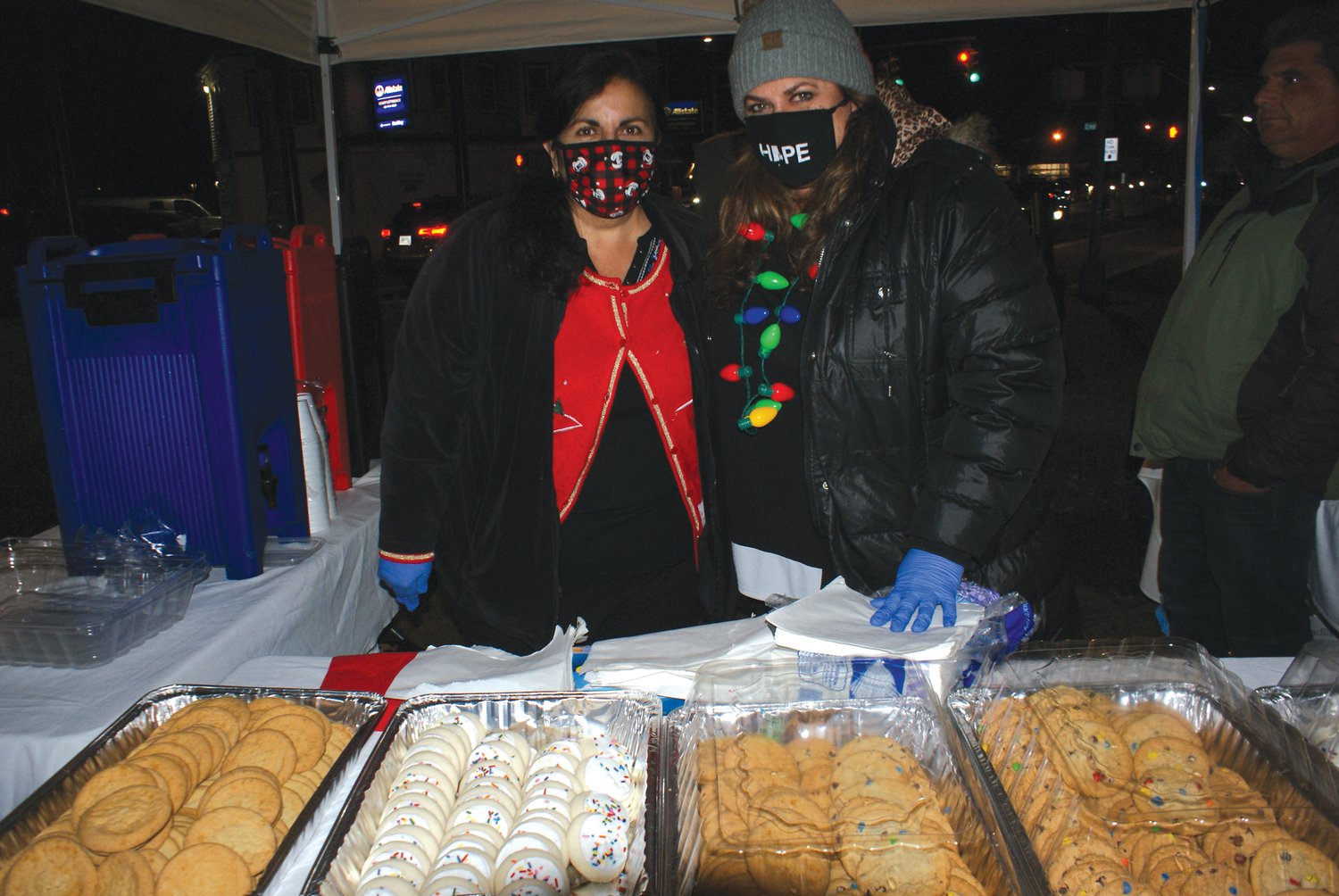 PLENTY OF GOODIES: The Saint Mary’s Feast Society
Woman’s Auxiliary were in charge of treat the night of the
Knightsville Tree and Gazebo lighting. Ready with the cookies
were Debbie Campopiano, VP of the Society and Maria
Manzi, President of the Society. Hot cocoa was also solved
as well as pizza.